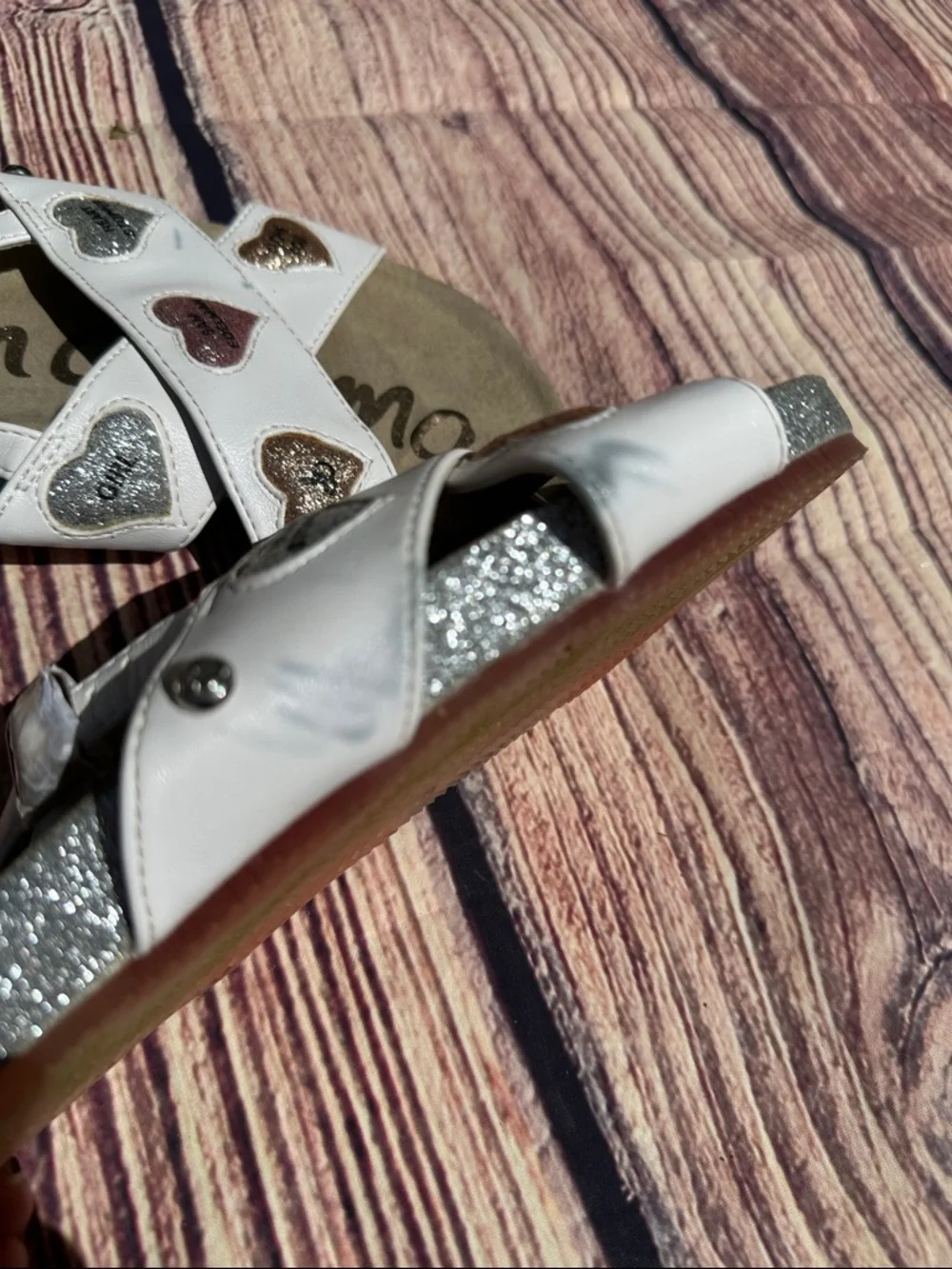 glam White Kids Sandals with Glitter Heart Accents